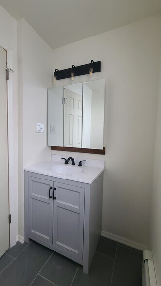 Building Photo - 242 Bowers St