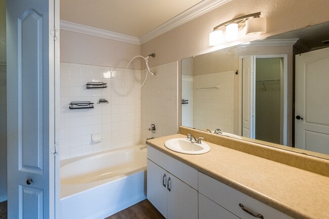 Building Photo - 4142 Central Sarasota Pkwy