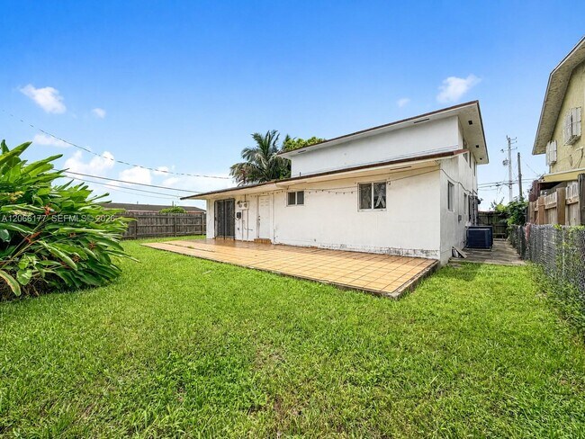 Building Photo - 9103 SW 38th St