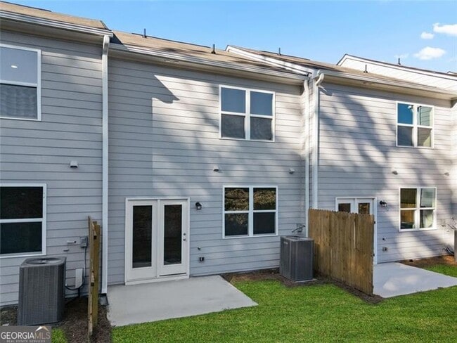 Building Photo - 541 Magnolia Cir