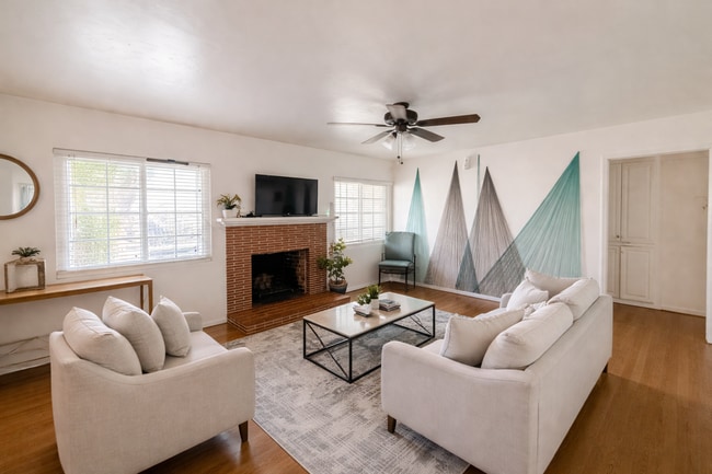 Building Photo - Large 5 Bed 3 Bath Home on East Falls - Popular Street Close to Campus!!!