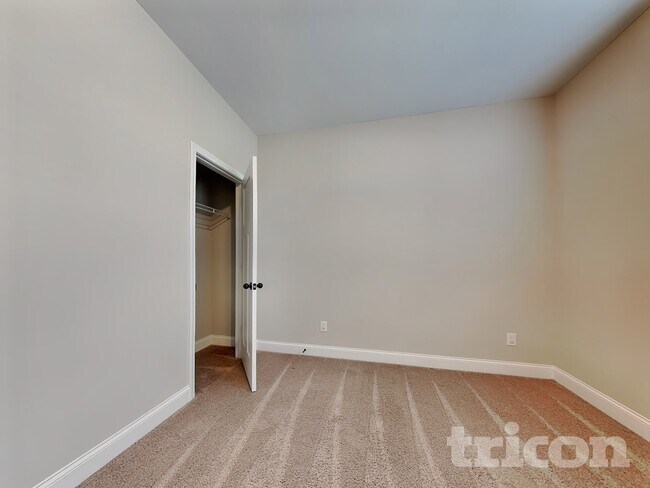 Building Photo - 319 Arbor Cir