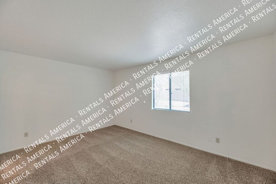 Building Photo - 13831 N Kendall Dr