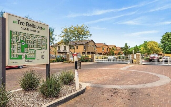 Building Photo - 4Bedroom/2.5Bath Townhome Ready for You!!