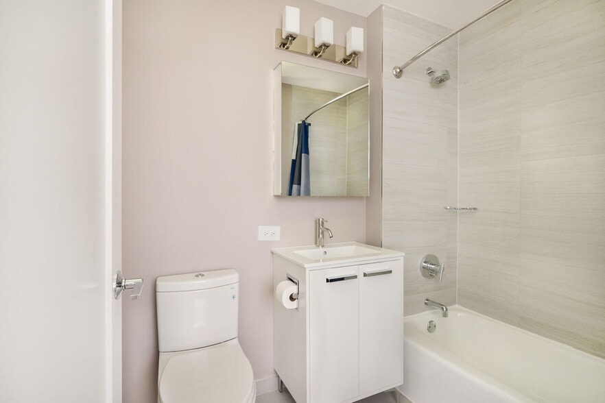 Building Photo - 179 E 94th St