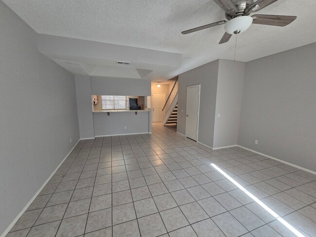 Building Photo - 2 Bedroom/2.5 Bathroom Townhome in Chandler