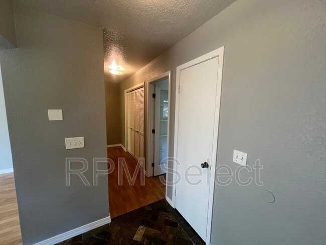 Building Photo - 159 Valley Oak Dr