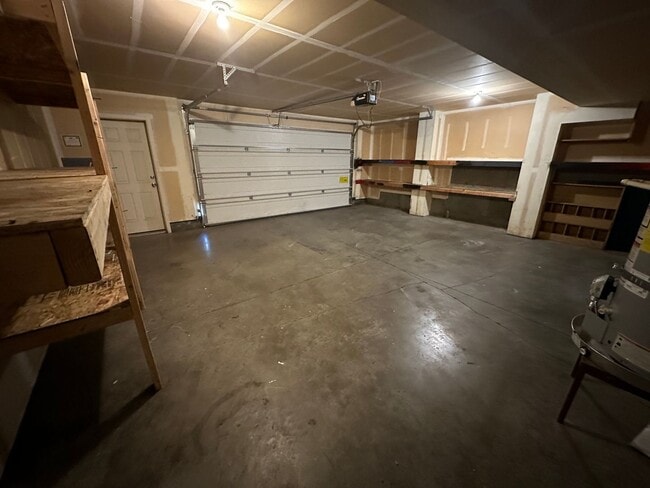 Building Photo - Spacious 2 bed/2.5 bath with bonus room townhome off Road 68