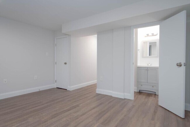 Building Photo - 806 Benninghaus Rd