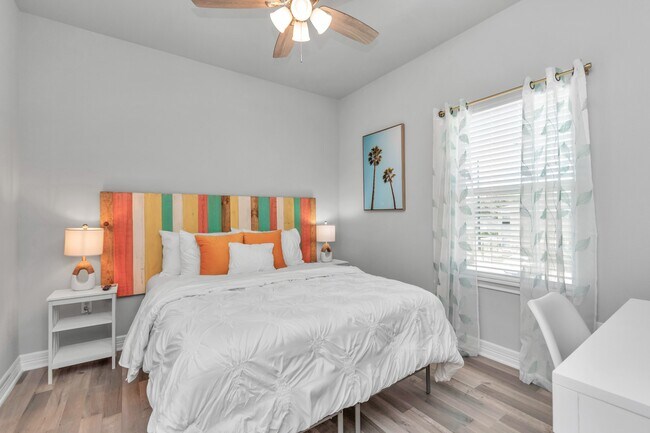 Building Photo - 7823 Gladstone St