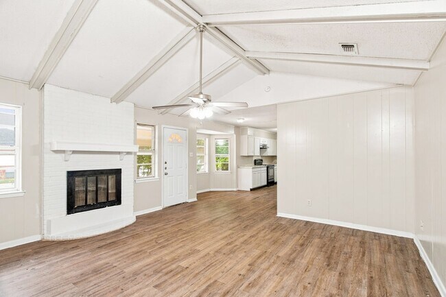 Building Photo - 2312 Hunt Dr