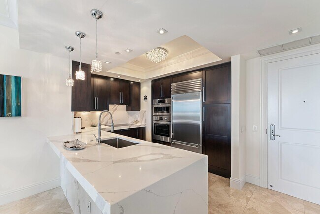 Building Photo - 2700 N Ocean Dr