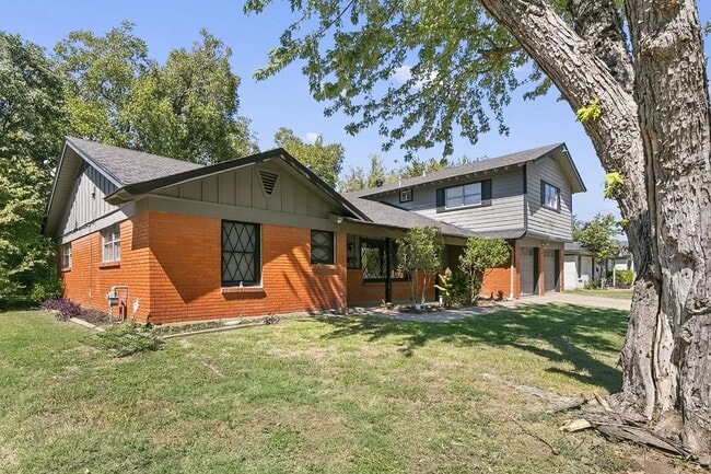 Building Photo - 5720 Wharton Dr