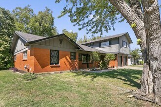 Building Photo - 5720 Wharton Dr