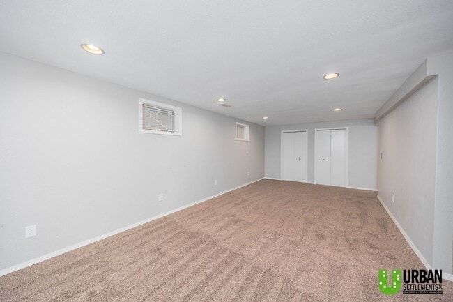 Building Photo - Spacious 4 bedroom and 3 bathroom house fo...