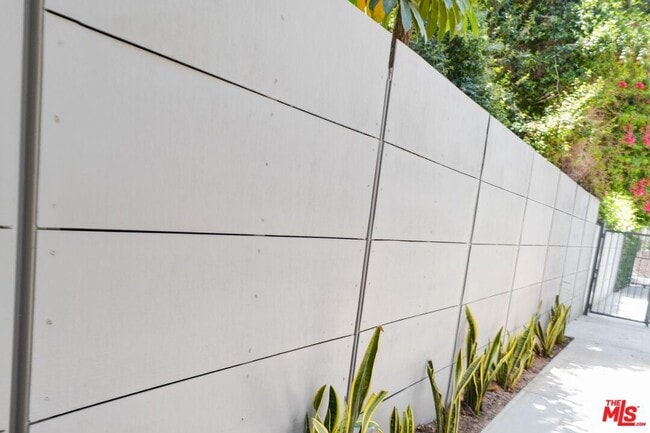 Building Photo - 1444 Cochran Ave