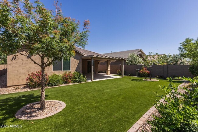 Building Photo - 20673 E Canary Way