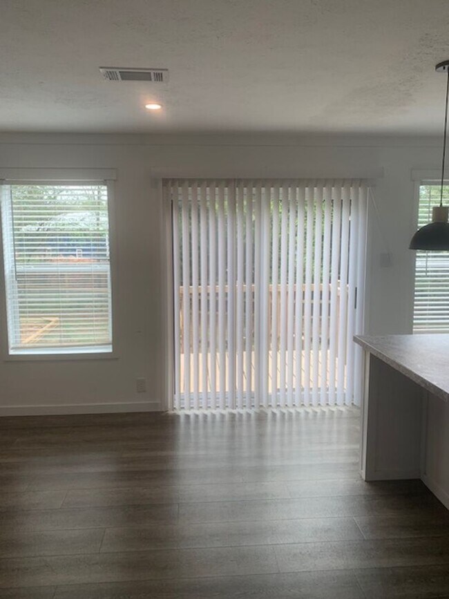 Building Photo - 561 Morris Bridge Rd