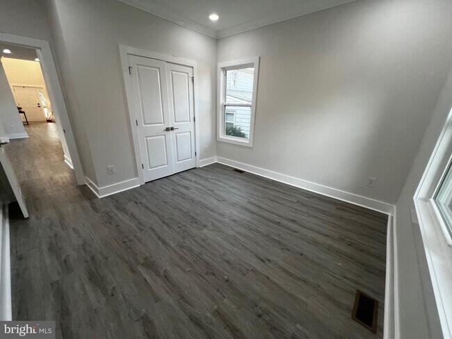 Building Photo - 920 Brompton St