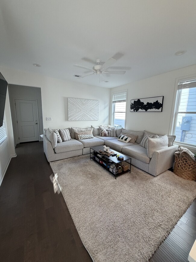 Building Photo - 215 Honeysuckle Wy