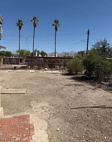 Building Photo - 419 E Alturas St