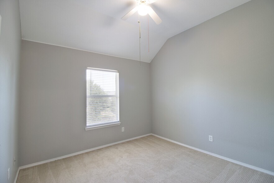 Building Photo - 9961 Delamere Dr