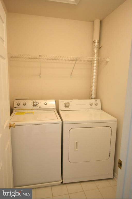 Building Photo - 8250 Red Carnation Ct