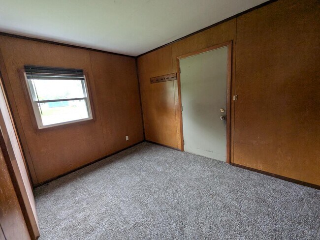 Building Photo - 2494 E 39th St