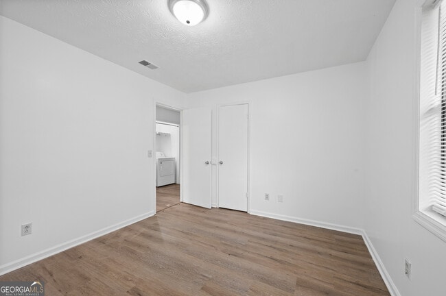 Building Photo - 1012 Davis St