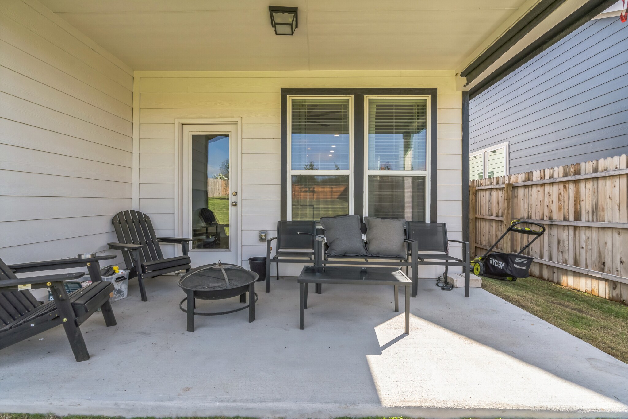 Building Photo - 4733 Whaler