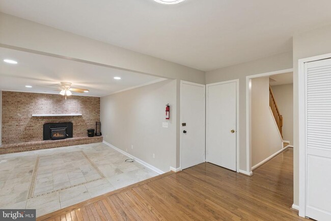 Building Photo - 6048 Redwood Ln