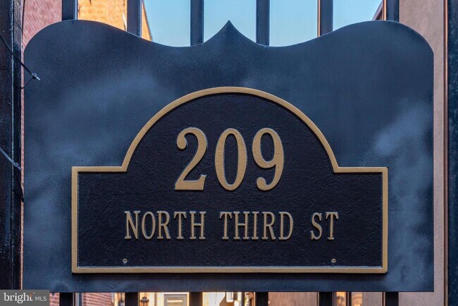Building Photo - 209 N 3rd St
