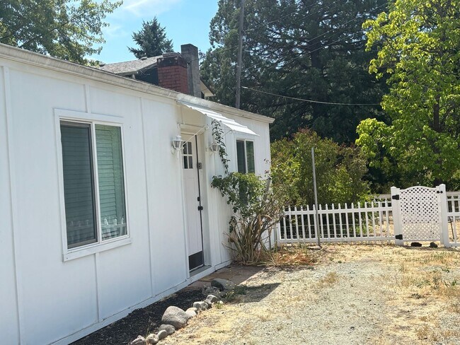 Building Photo - 1743-1745 SE Jackson St