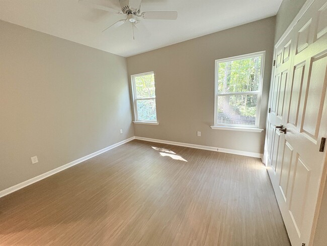 Building Photo - 1733 Beechwood Cir S