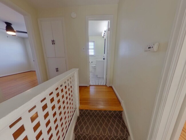 Building Photo - 403 N Harding Ave