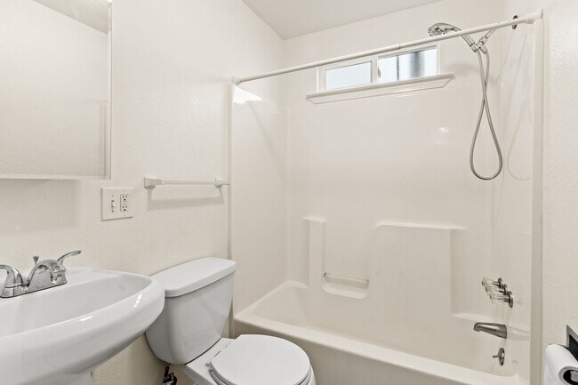 Building Photo - Bright Mosswood Studio Near BART and Kaiser