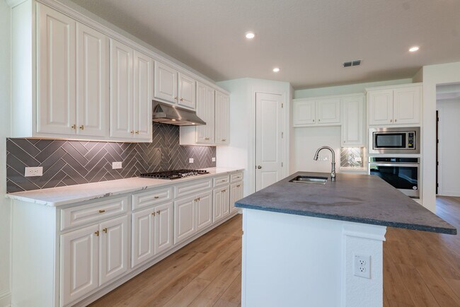 Building Photo - 1040 Villa Rialto View