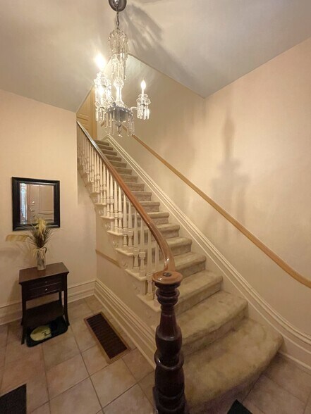 609 W. Water Foyer - 609 W Water St