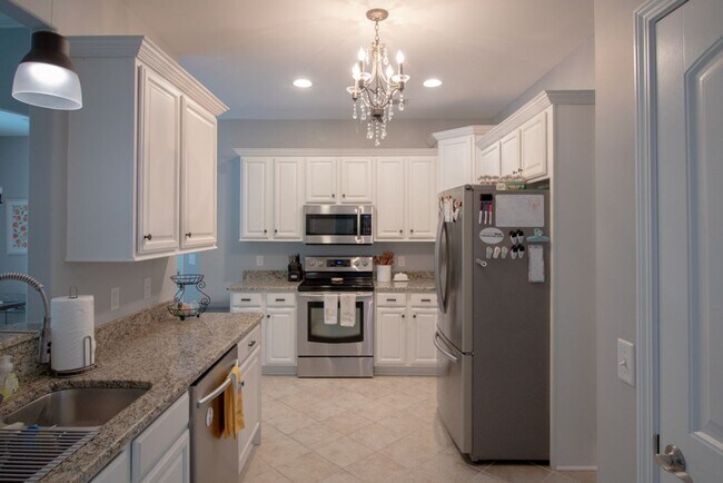 Building Photo - 4 Gresham Ln