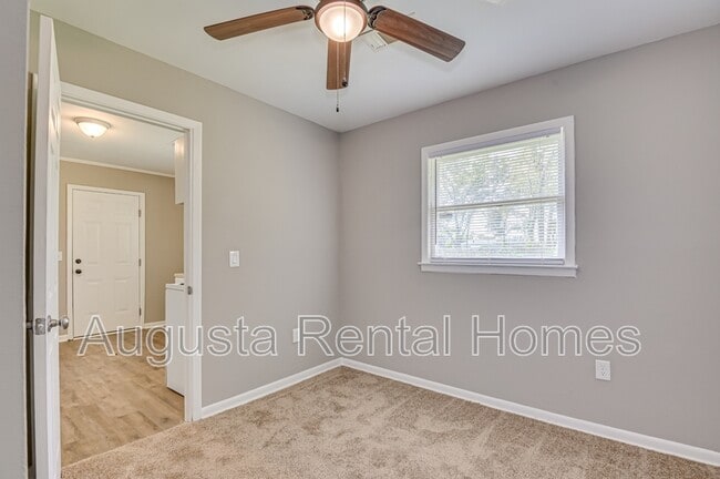 Building Photo - 128 E Hall St