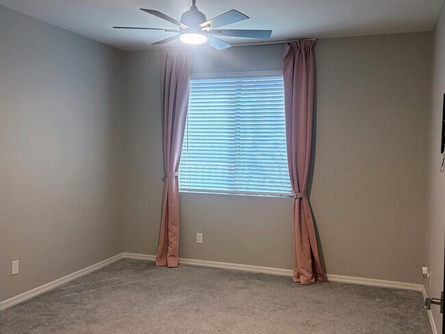 Building Photo - 35966 W Santa Monica Ave