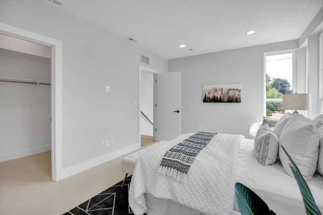 Building Photo - Urban Modern 5 Bedrooms, 3 1/2 Bathrooms, ...