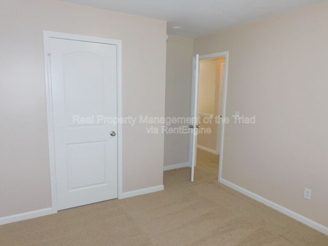 Building Photo - 2035 Chapel Park Ln
