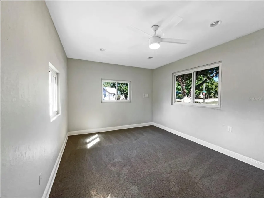 Building Photo - 370 E Waldo St