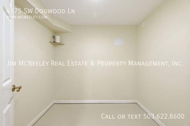 Building Photo - 4575 SW Dogwood Ln