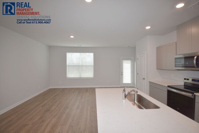 Building Photo - Like new 3bd townhome w/ attached 2 car garage & community pool! Washer/dryer included!