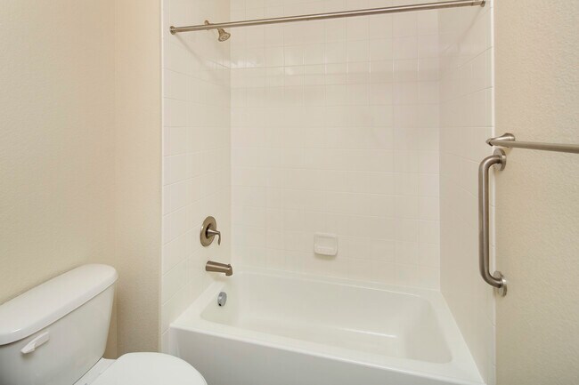 Upstairs Hall Bath - 4187 Lost Canyon Drive