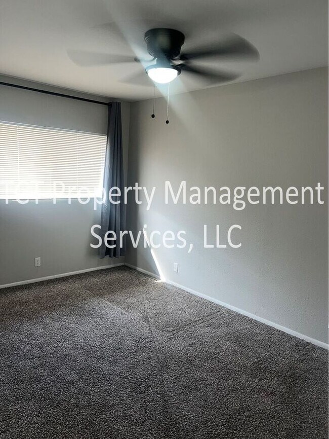 Building Photo - Updated Townhome in the heart of Chandler