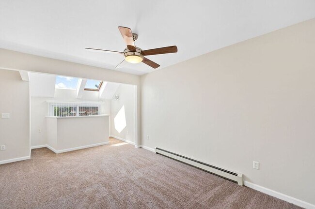 Building Photo - 4744 Edison Ln