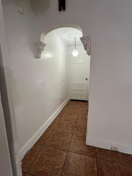 Building Photo - 527 Tilghman St